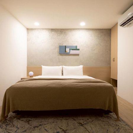 P Inn Тайнан Екстериор снимка