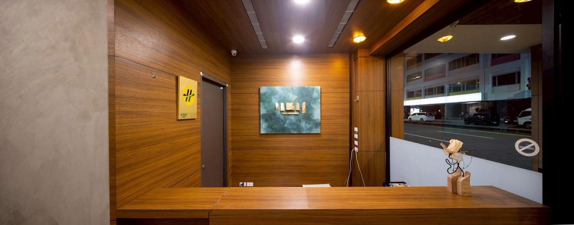 P Inn Тайнан Екстериор снимка