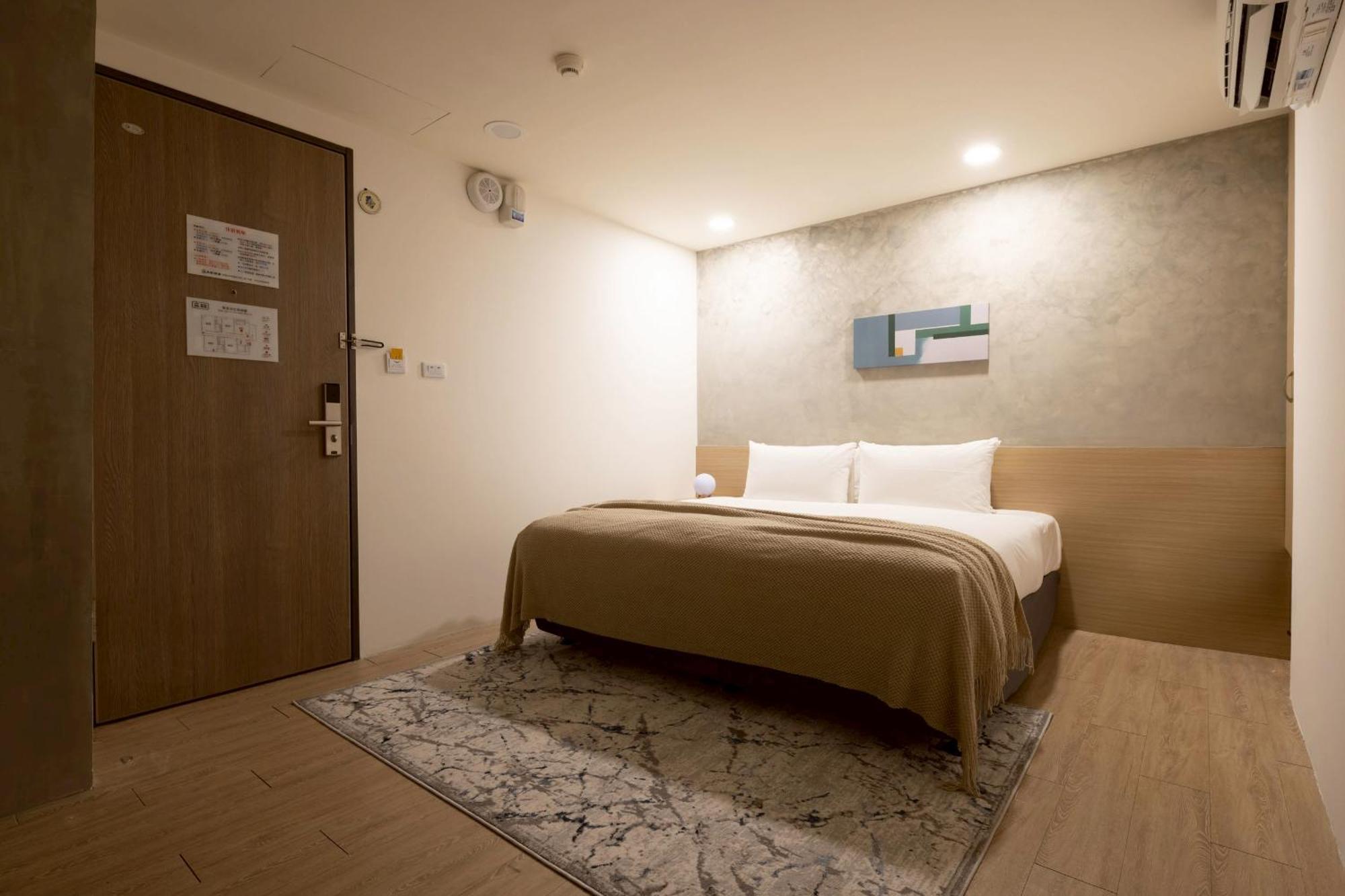 P Inn Тайнан Екстериор снимка